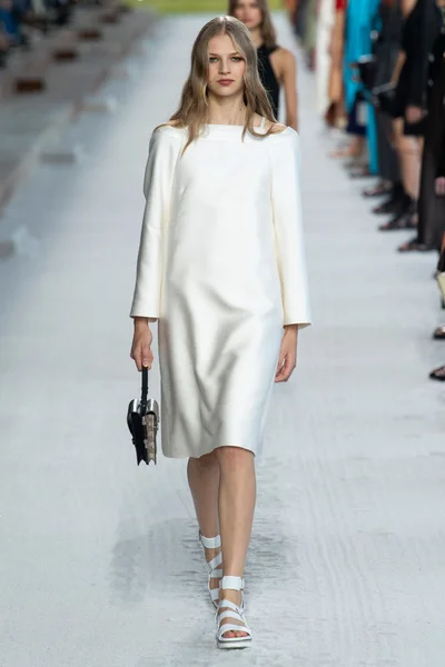 Look 46